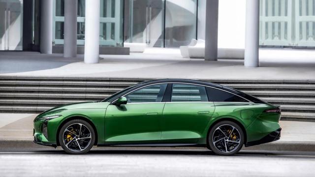 后悔買車買早了!11.98萬能拿下中大型轎車,車長近5米+后置后驅-有駕 后悔買車買早了!11.98萬能拿下中大型轎車,車長近5米+后置后驅-有駕