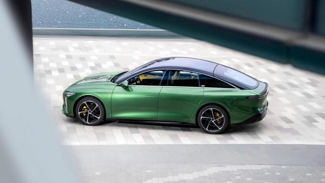 后悔買車買早了!11.98萬(wàn)能拿下中大型轎車,車長(zhǎng)近5米+后置后驅(qū)-有駕 后悔買車買早了!11.98萬(wàn)能拿下中大型轎車,車長(zhǎng)近5米+后置后驅(qū)-有駕