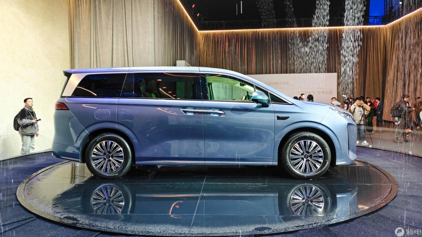 24.98萬元起售,比亞迪夏正式上市,標配云輦-C和高階智駕