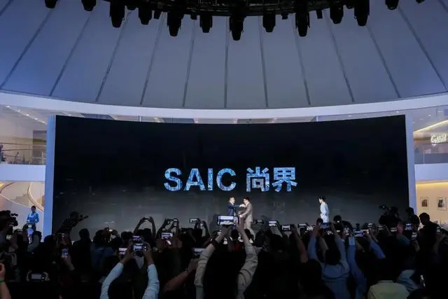 上海汽車-戰略是企業發展的指南針和航標,在波詭云譎的市場環境下,底層思考更顯重要。