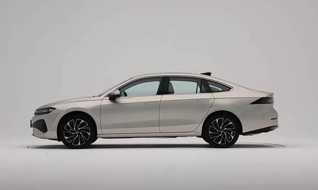 一汽-大眾速騰L正式發(fā)布:軸距加長 設(shè)計全面革新