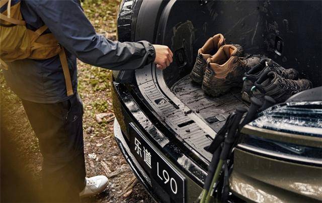 坐在樂(lè)道L90前備艙釣魚(yú)是偽需求嗎?