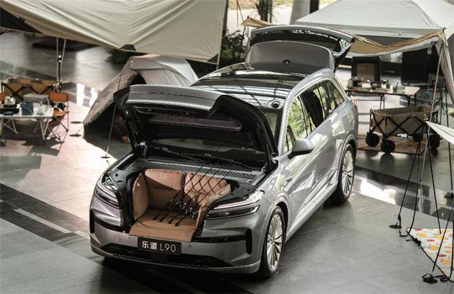 坐在樂(lè)道L90前備艙釣魚(yú)是偽需求嗎?