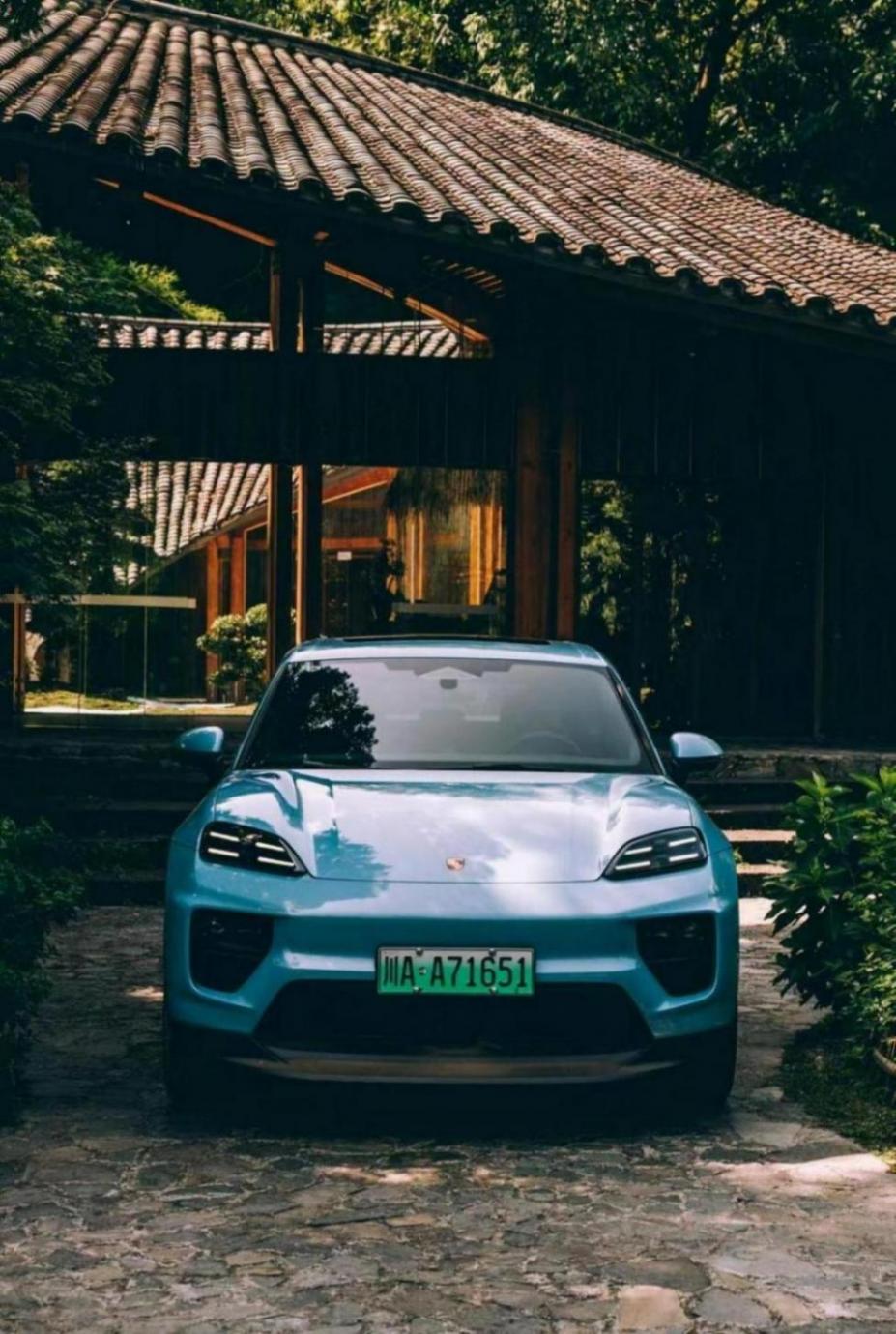 馭電蓉城破霧疾馳|保時捷純電動Macan南區試駕