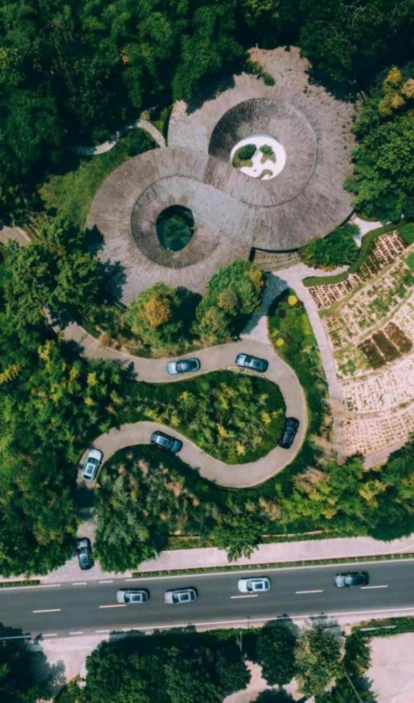 馭電蓉城破霧疾馳|保時捷純電動Macan南區試駕