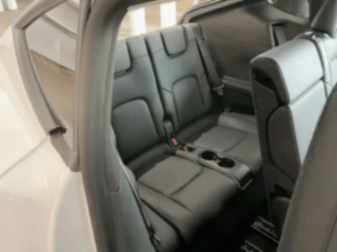 特斯拉Model Y L殺到,一戰封神還是虛晃一槍?