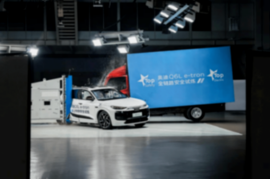 3噸貨車猛撞、鋼柱夾擊——一汽奧迪Q6L e-tron頂住雙重撞擊,實測現場曝光