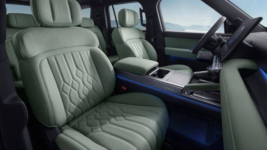 32.99萬元起!猛士M817:既是“越野猛獸”,也是“智能先鋒”