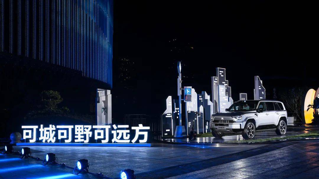 32.99萬元起!猛士M817:既是“越野猛獸”,也是“智能先鋒”