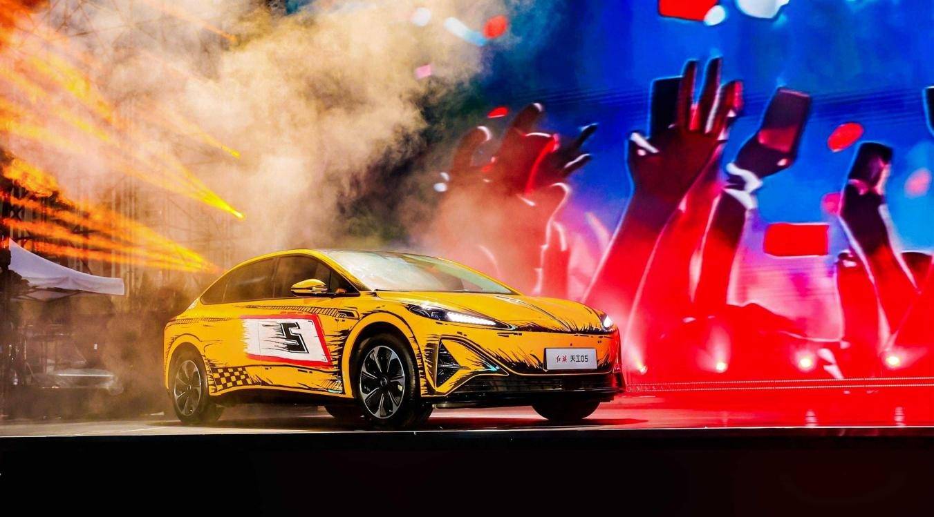 不負(fù)信賴,共赴熱愛:紅旗的200萬用戶時代