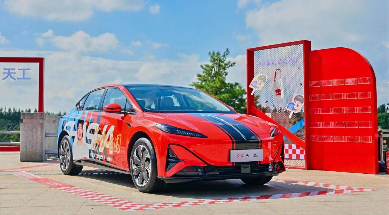 不負(fù)信賴,共赴熱愛:紅旗的200萬用戶時代