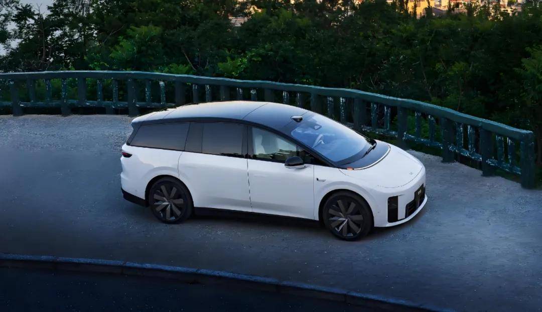 8月3日,理想汽車測試為了驗證和提升理想i8的被動安全性能