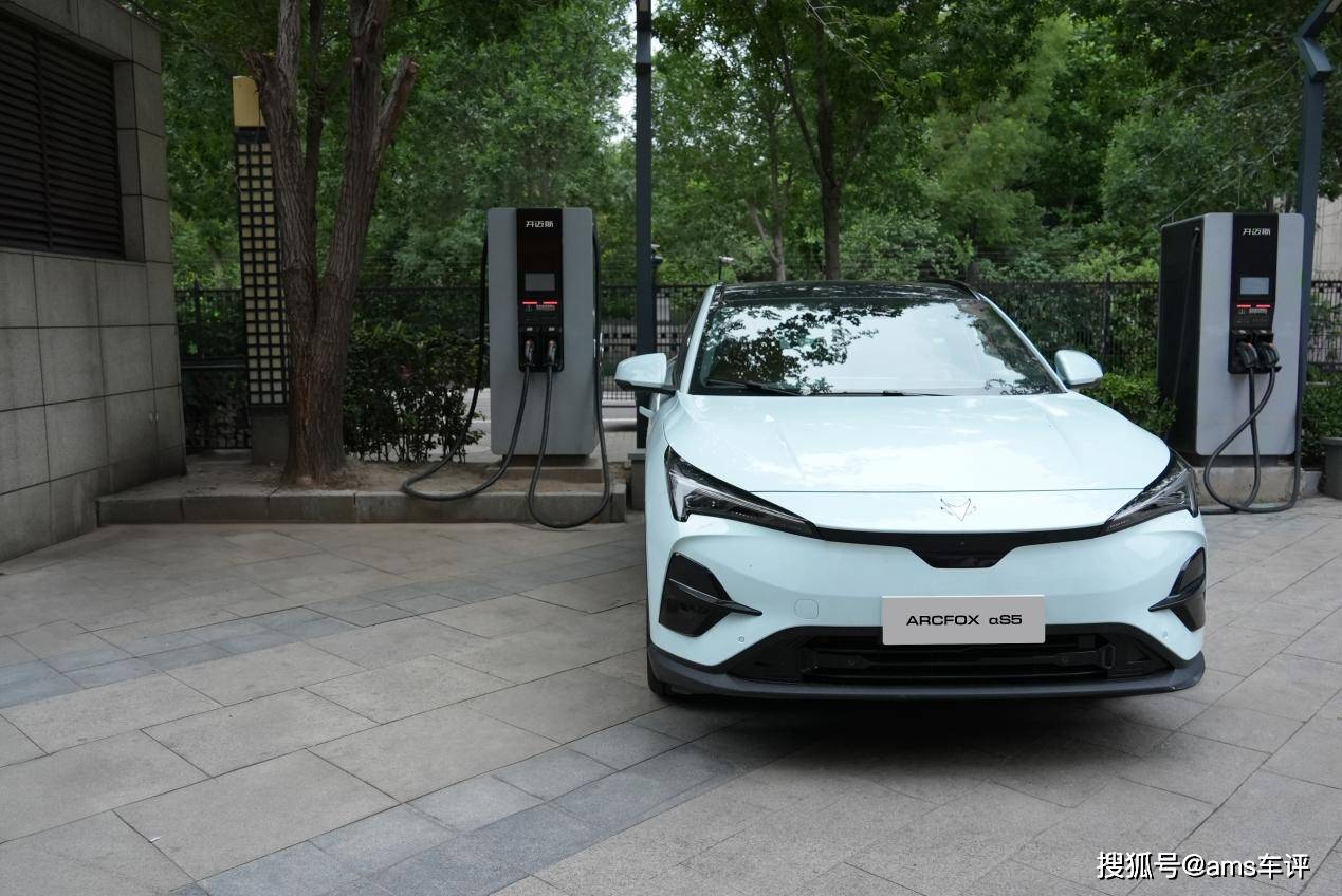 強強聯(lián)手雙向開放,極狐、開邁斯共筑“全國充電一張網(wǎng)”新標桿