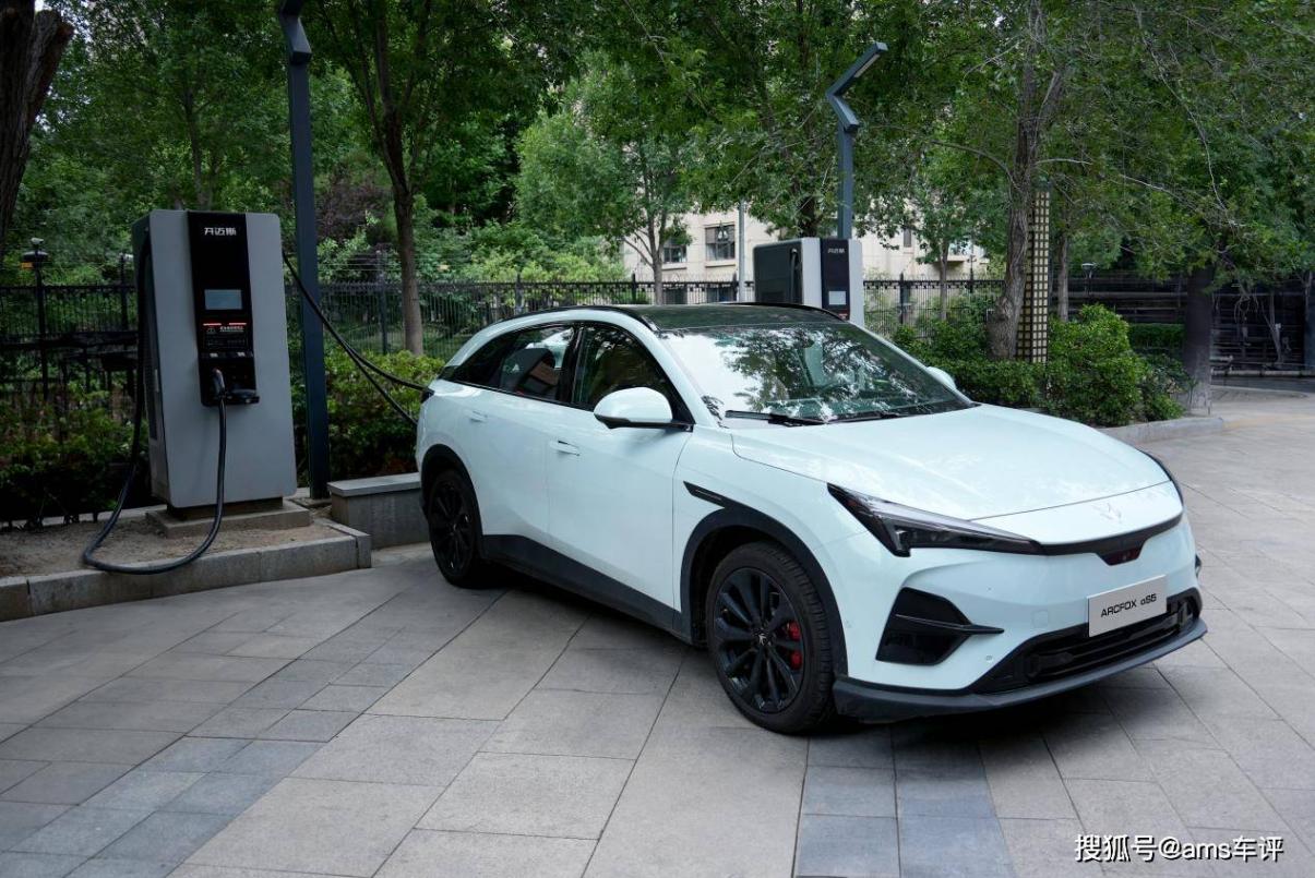 強強聯(lián)手雙向開放,極狐、開邁斯共筑“全國充電一張網(wǎng)”新標桿