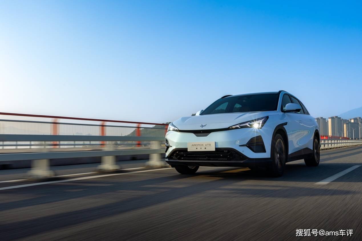 強強聯(lián)手雙向開放,極狐、開邁斯共筑“全國充電一張網(wǎng)”新標桿