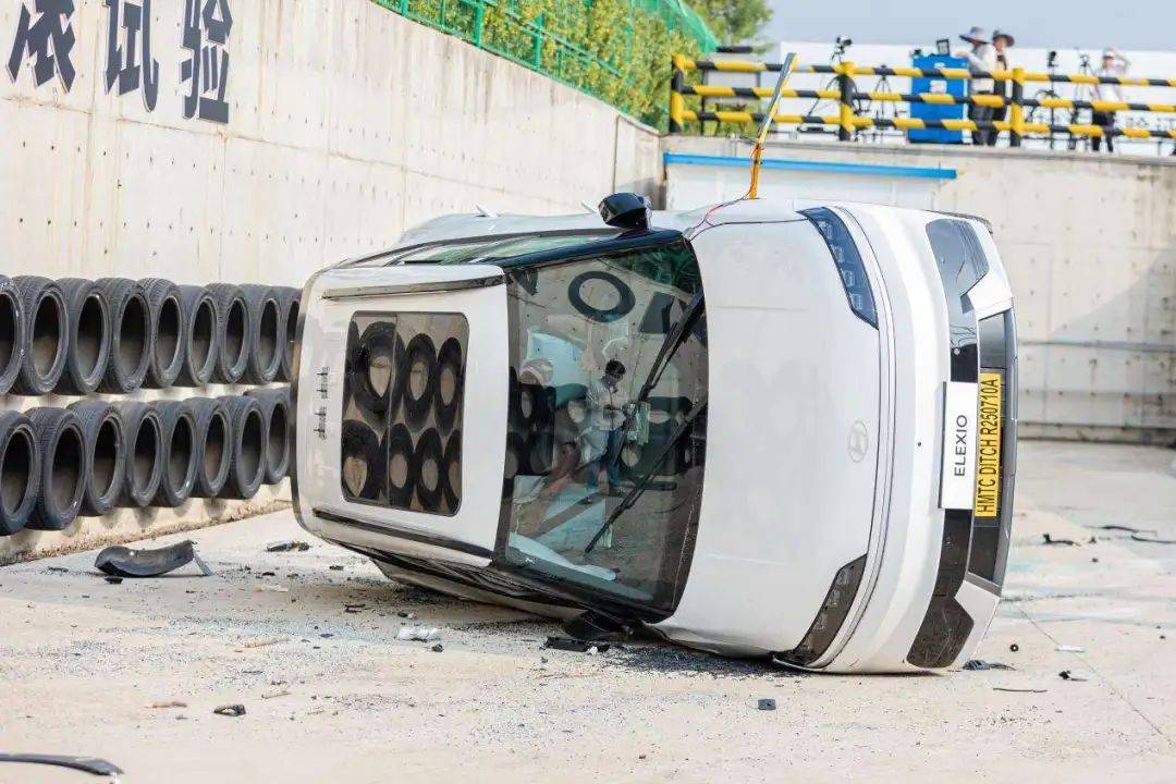 安全,才是車企最該卷的地方