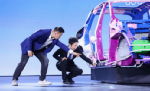 “撞飛卡車”只會是笑話,這樣的山崖翻墜才能力證“良心SUV”