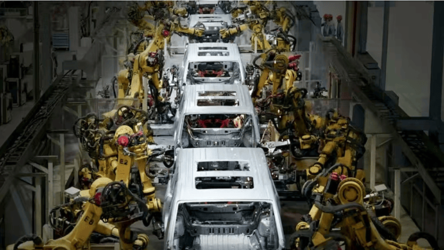 華為加持的嵐圖知音在8月13日預售,追光L和搭載華為ADS Ultra智駕方案的嵐圖大六座“泰山”(項目代號)也將在年內上市