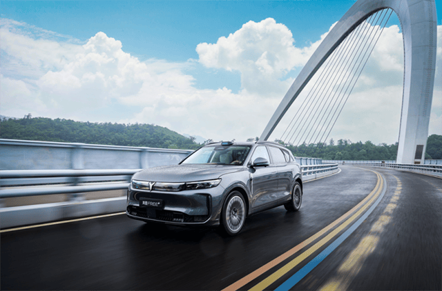 華為加持的嵐圖知音在8月13日預售,追光L和搭載華為ADS Ultra智駕方案的嵐圖大六座“泰山”(項目代號)也將在年內上市