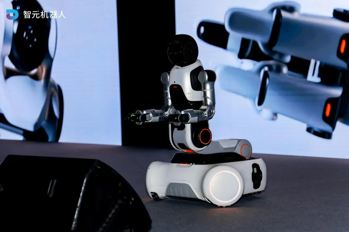 目標十萬臺 智元機器人公布三年商用路線圖
