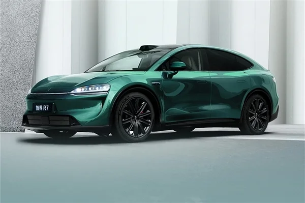 余承東第一次體驗露營:稱新疆舞很難學 還是給大家烤羊肉串吧 余承東第一次體驗露營:稱新疆舞很難學 還是給大家烤羊肉串吧