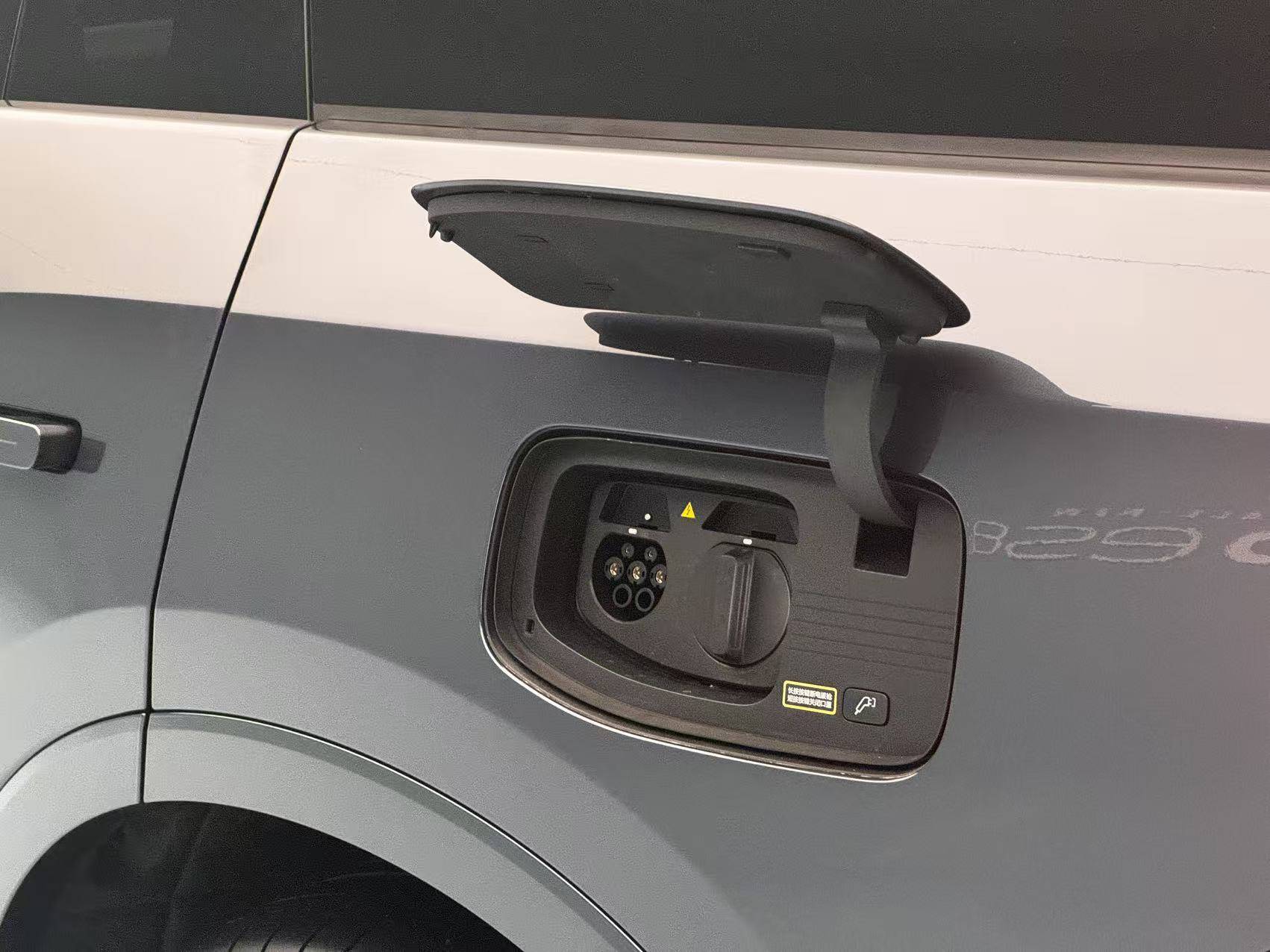 靜態體驗全新蔚來ES8:配置看齊ET9、空間堪比L9,更智能的攬勝