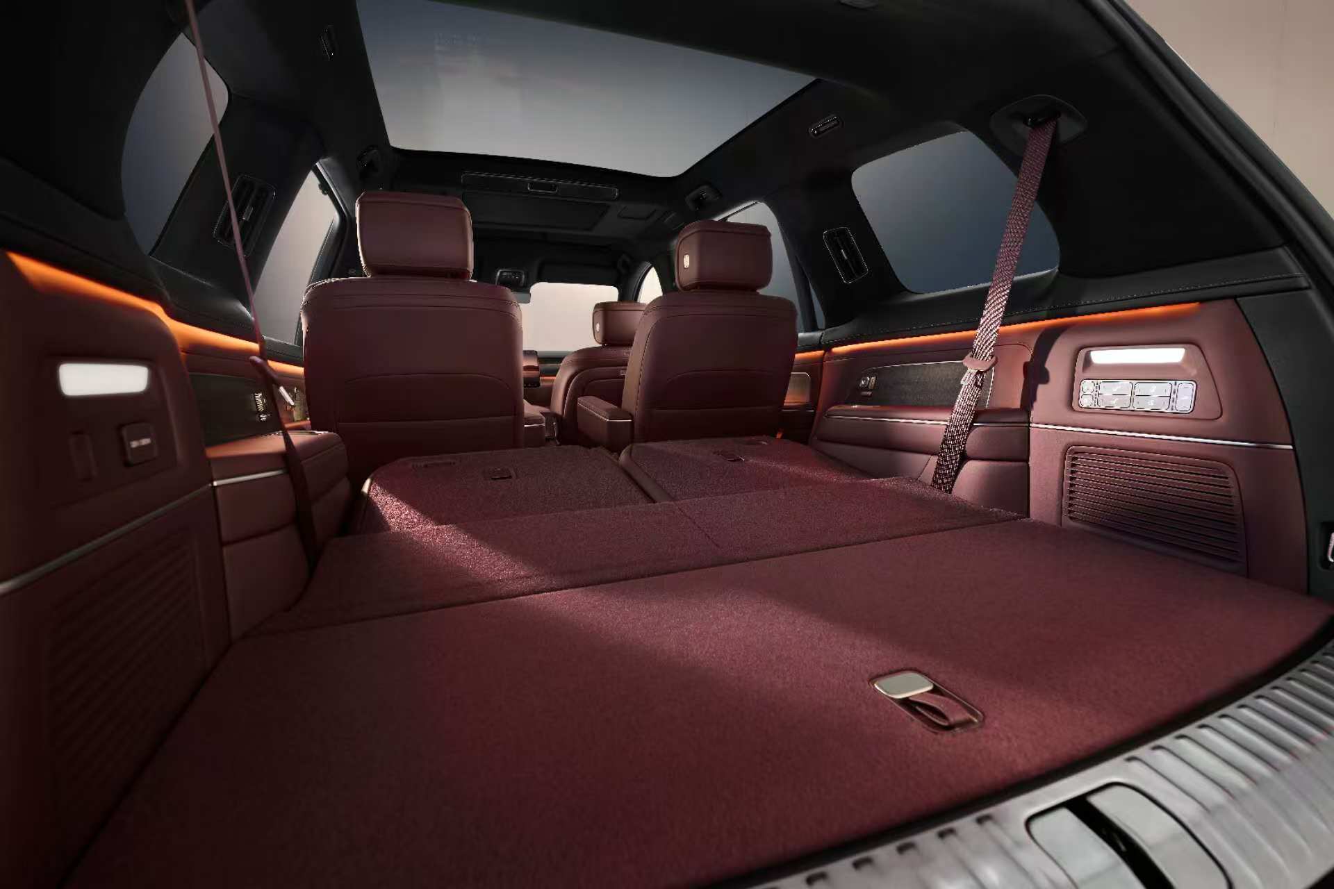 靜態體驗全新蔚來ES8:配置看齊ET9、空間堪比L9,更智能的攬勝