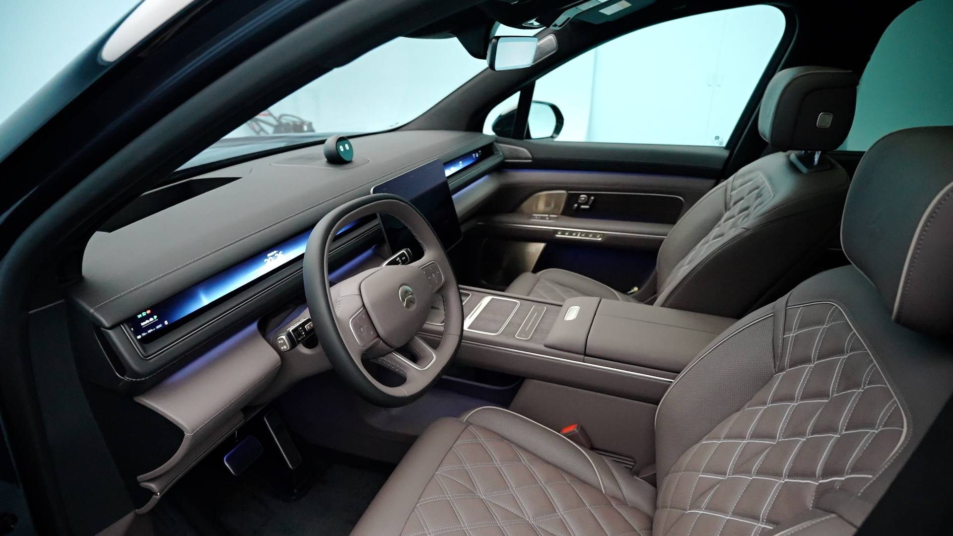 靜態體驗全新蔚來ES8:配置看齊ET9、空間堪比L9,更智能的攬勝