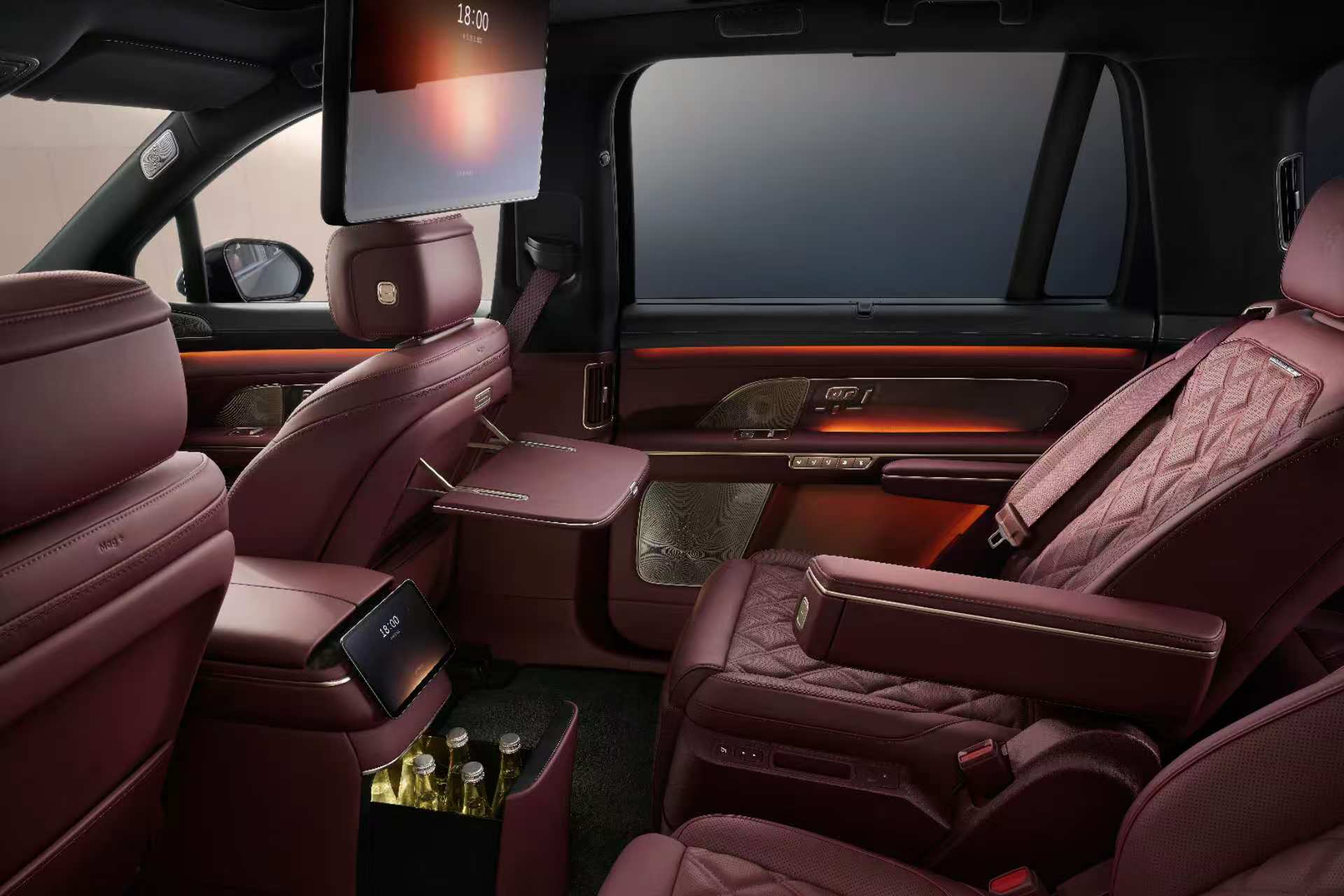 靜態體驗全新蔚來ES8:配置看齊ET9、空間堪比L9,更智能的攬勝