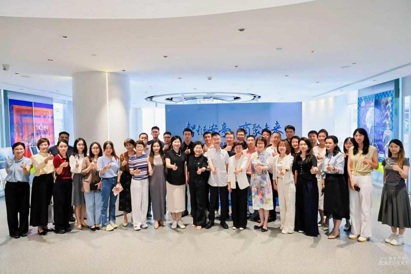 喜報丨蓋世汽車CEO周曉鶯出任安亭鎮商會汽車產業鏈專委會組長