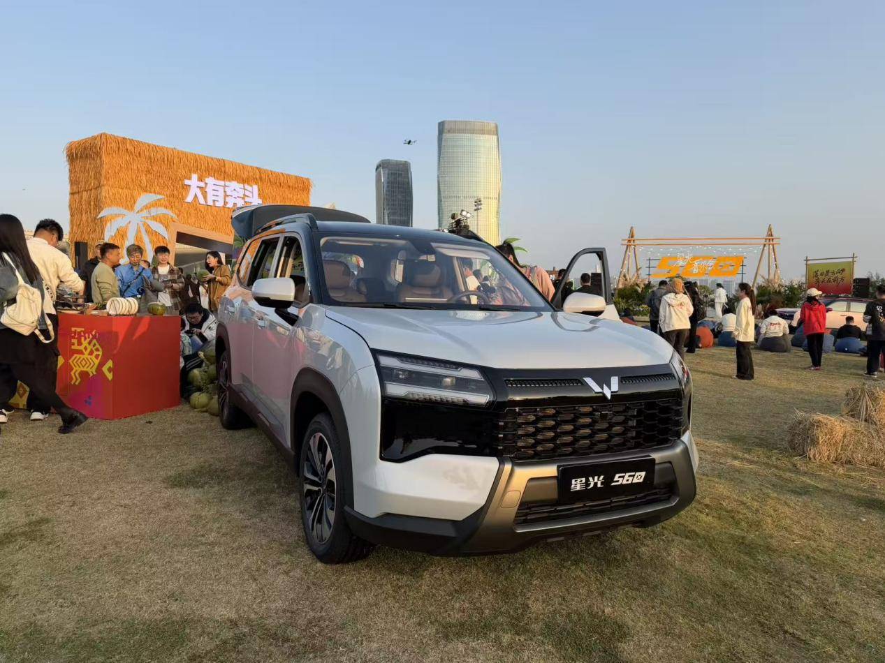 五菱星光560上市,燃油/插混/純電可選,6萬級擁有15萬級享受