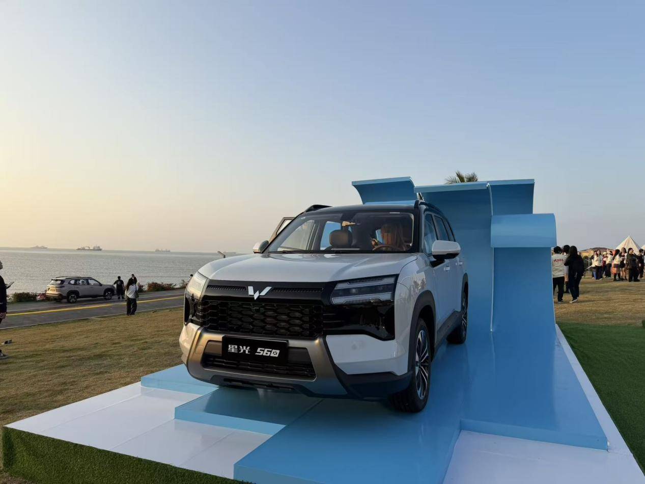 五菱星光560上市,燃油/插混/純電可選,6萬級擁有15萬級享受