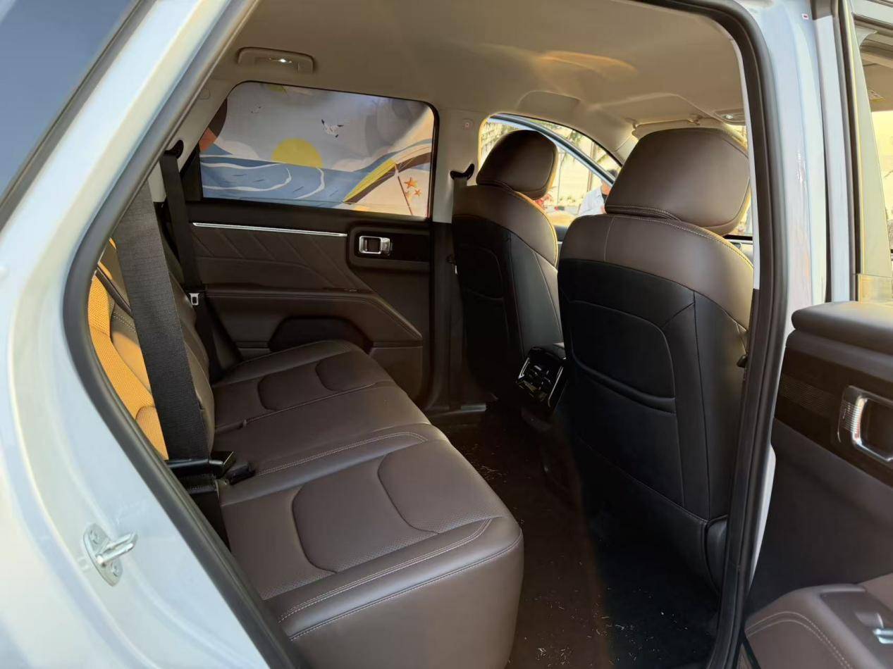 五菱星光560上市,燃油/插混/純電可選,6萬級擁有15萬級享受